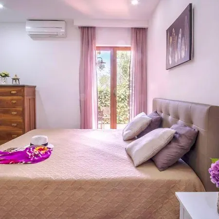 Conca Verde Sleeps 14 Pool Air Con Wifi *